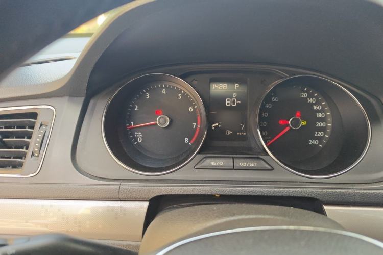 Used Volkswagen Lavida 2015 1.6L Automatic Comfort Edition Instrument Cluster