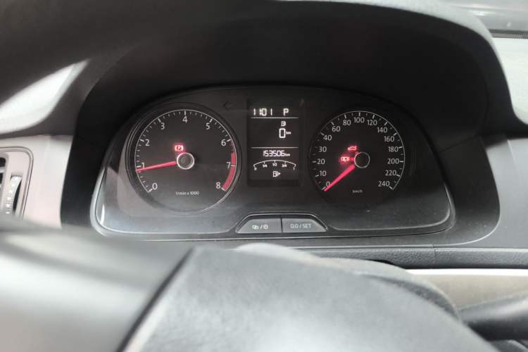 Used Volkswagen Lavida 2015 1.6L Automatic Fashion Edition Instrument Cluster