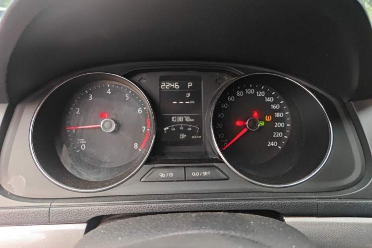 Used Volkswagen Lavida 2015 1.6L Automatic Comfort Edition Instrument Cluster