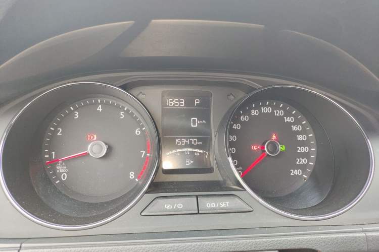 Used Volkswagen Lavida 2015 1.6L Automatic Comfort Edition Instrument Cluster