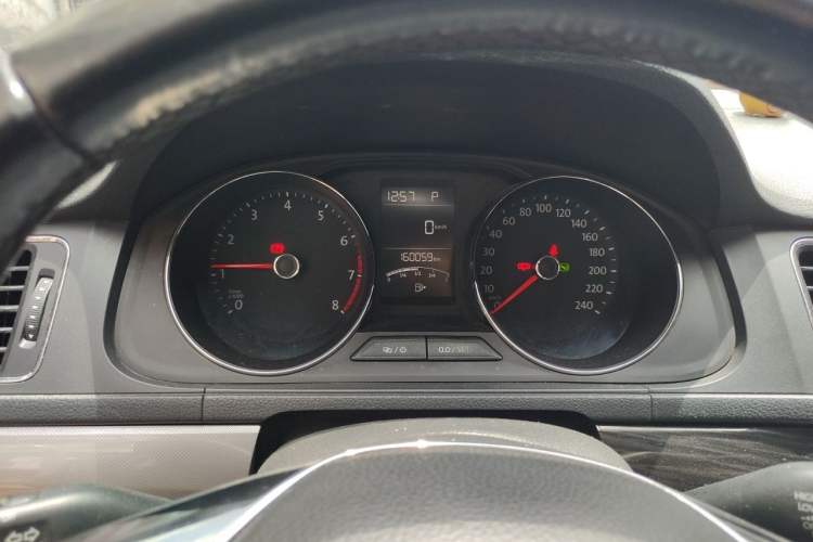 Used Volkswagen Lavida 2015 1.6L Automatic Comfort Edition Instrument Cluster