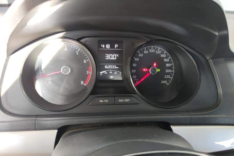 Used Volkswagen Lavida 2015 1.6L Automatic Fashion Edition Instrument Cluster