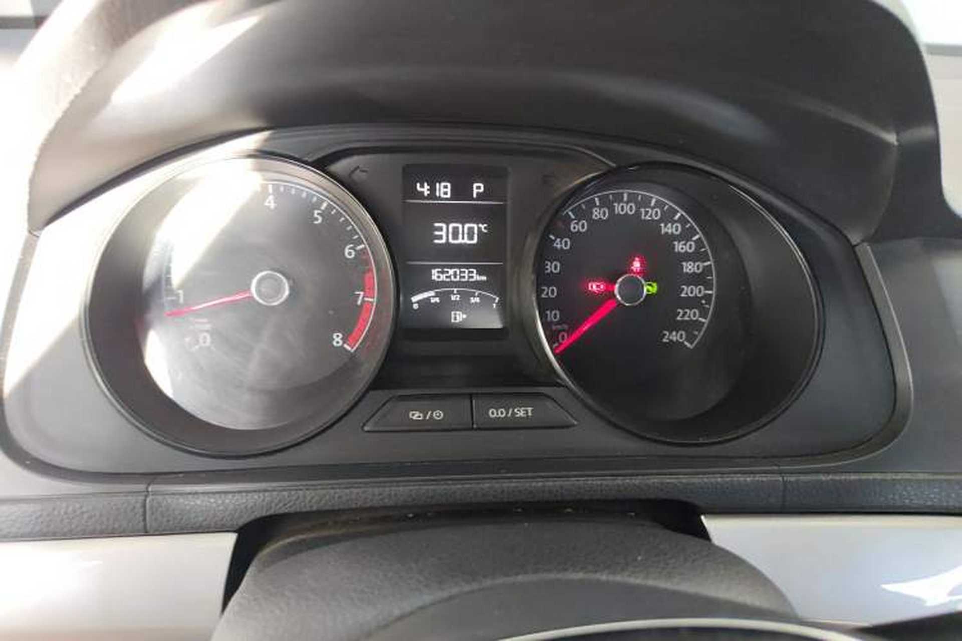 Used Volkswagen Lavida 2015 1.6L Automatic Fashion Edition Instrument Cluster