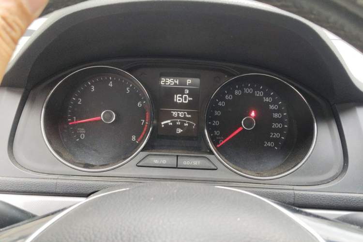 Used Volkswagen Lavida 2015 1.6L Automatic Comfort Edition Instrument Cluster