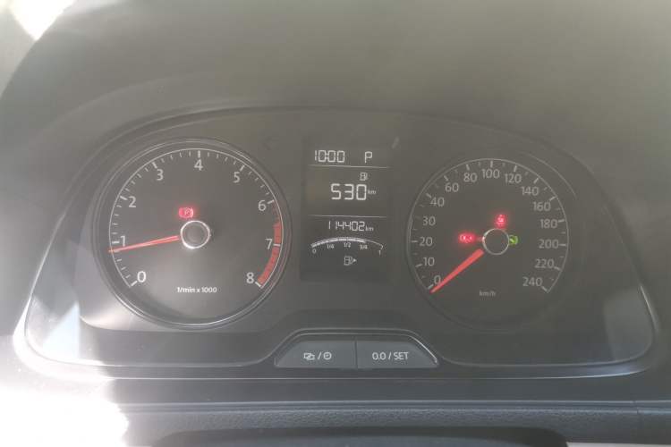 Used Volkswagen Lavida 2015 1.6L Automatic Fashion Edition Instrument Cluster