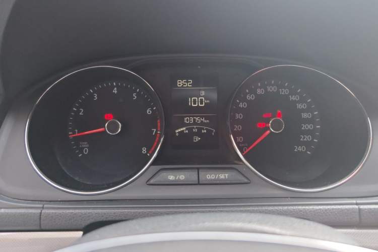 Used Volkswagen Lavida 2015 1.6L Manual Comfort Edition Instrument Cluster
