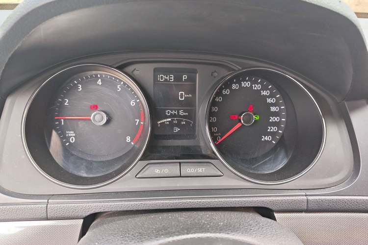 Used Volkswagen Lavida 2015 1.6L Automatic Comfort Edition Instrument Cluster