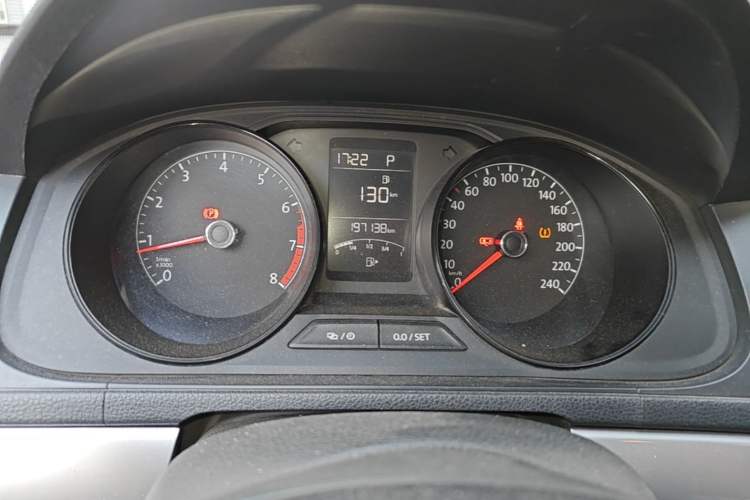 Used Volkswagen Lavida 2015 1.6L Automatic Fashion Edition Instrument Cluster