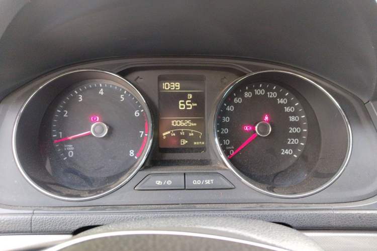 Used Volkswagen Lavida 2015 1.6L Manual Comfort Edition Instrument Cluster