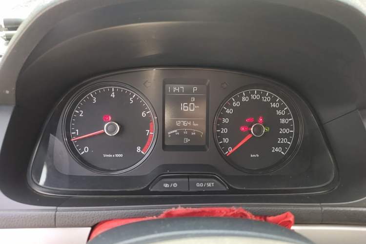 Used Volkswagen Lavida 2015 1.6L Automatic Fashion Edition Instrument Cluster