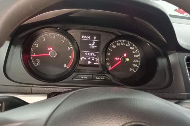 Used Volkswagen Lavida 2015 1.6L Automatic Fashion Edition Instrument Cluster