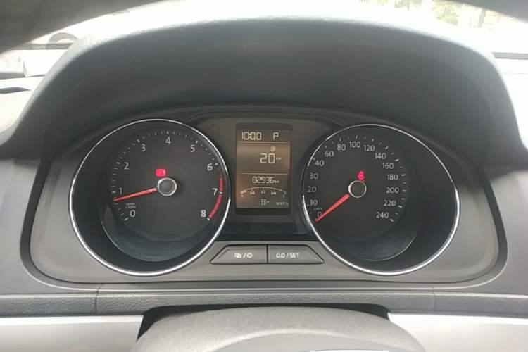 Used Volkswagen Lavida 2015 1.6L Automatic Comfort Edition Instrument Cluster
