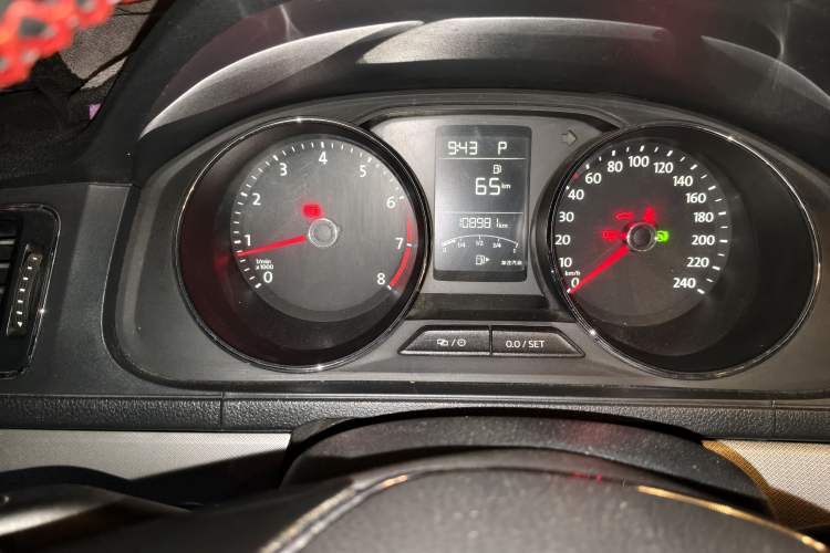 Used Volkswagen Lavida 2015 1.6L Automatic Comfort Edition Instrument Cluster