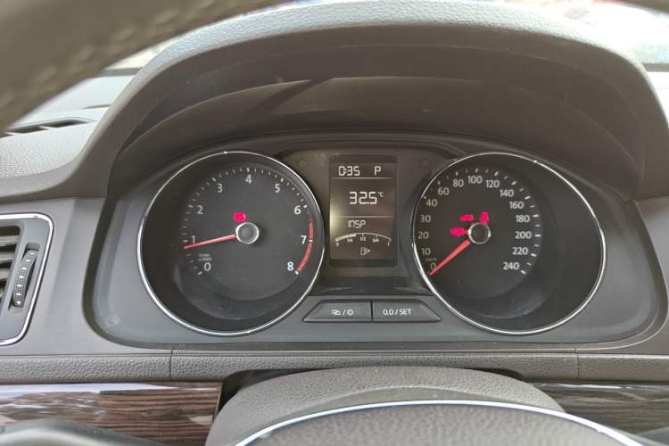 Used Volkswagen Lavida 2015 1.6L Automatic Comfort Edition Instrument Cluster