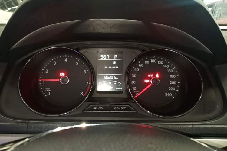 Used Volkswagen Lavida 2015 1.6L Automatic Comfort Edition Instrument Cluster