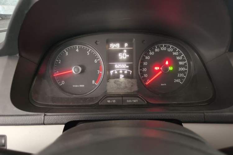 Used Volkswagen Lavida 2015 1.6L Automatic Fashion Edition Instrument Cluster