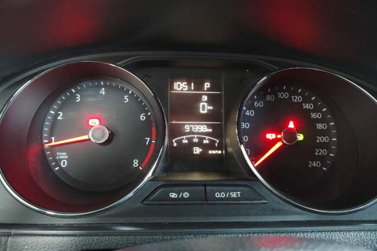 Used Volkswagen Lavida 2015 1.6L Automatic Comfort Edition Instrument Cluster