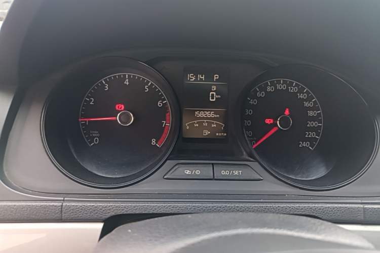 Used Volkswagen Lavida 2015 1.6L Automatic Fashion Edition Instrument Cluster