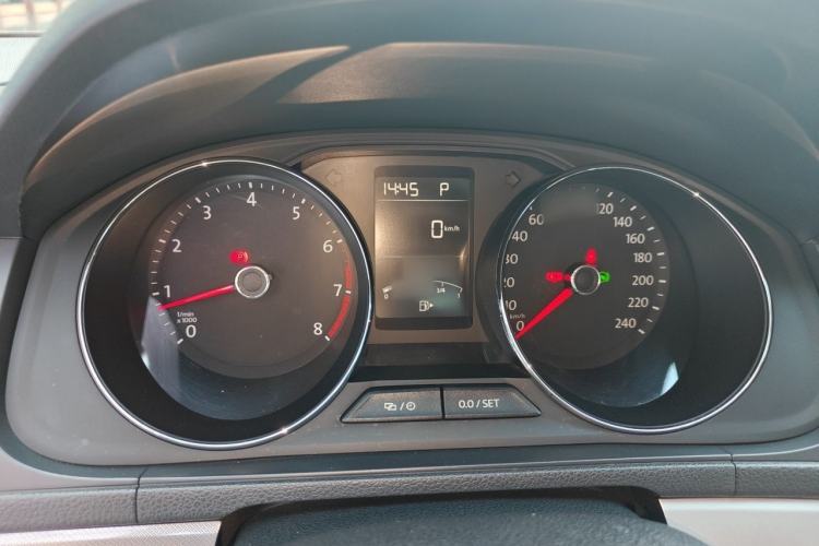 Used Volkswagen Lavida 2015 1.6L Automatic Comfort Edition Instrument Cluster