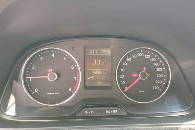 Used Volkswagen Lavida 2015 1.6L Automatic Comfort Edition Instrument Cluster