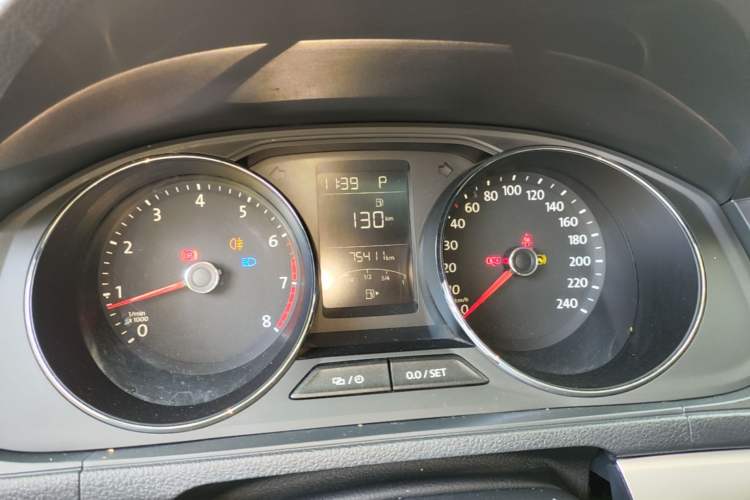 Used Volkswagen Lavida 2015 1.6L Automatic Comfort Edition Instrument Cluster