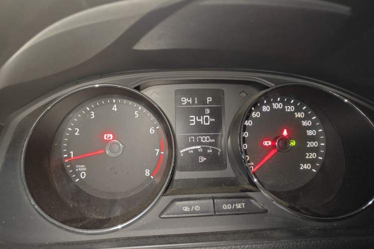 Used Volkswagen Lavida 2015 1.6L Automatic Comfort Edition Instrument Cluster
