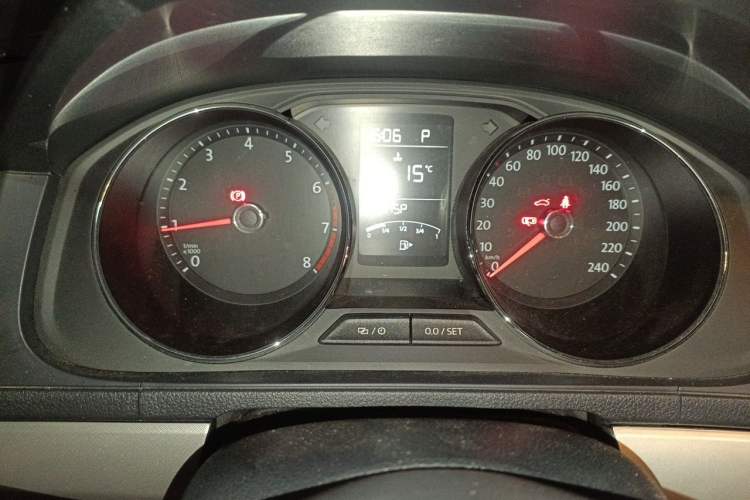 Used Volkswagen Lavida 2015 1.6L Automatic Comfort Edition Instrument Cluster