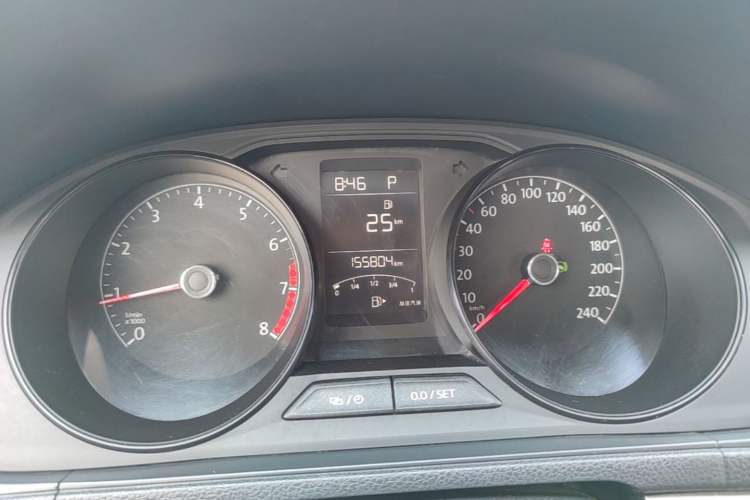 Used Volkswagen Lavida 2015 1.6L Automatic Fashion Edition Instrument Cluster