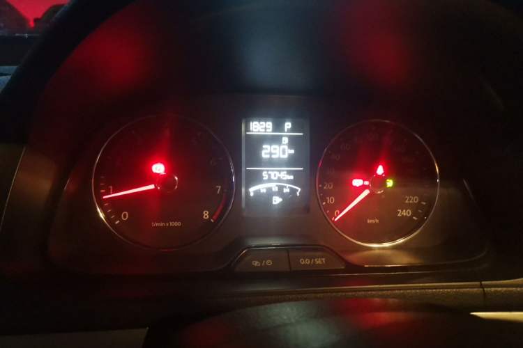 Used Volkswagen Lavida 2015 1.6L Automatic Comfort Edition Instrument Cluster