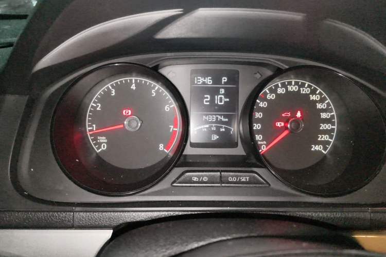Used Volkswagen Lavida 2015 1.6L Automatic Fashion Edition Instrument Cluster