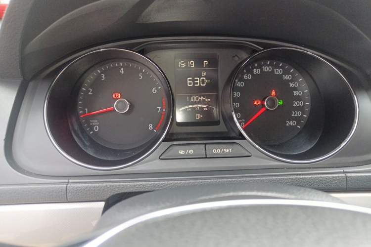 Used Volkswagen Lavida 2015 1.6L Automatic Comfort Edition Instrument Cluster