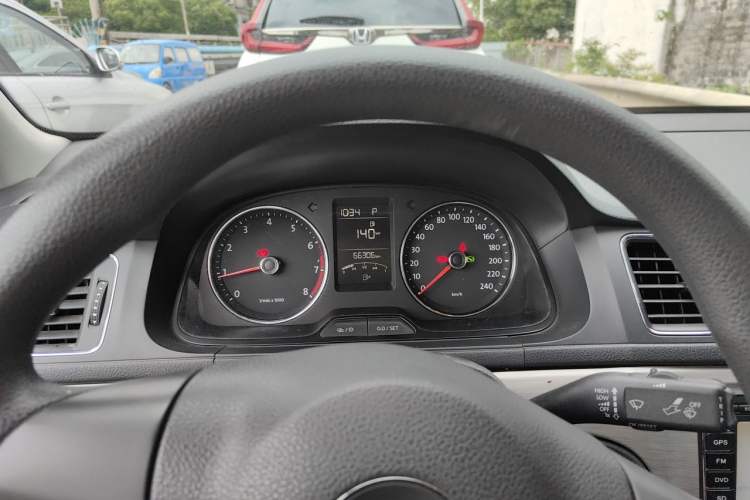 Used Volkswagen Lavida 2015 1.6L Automatic Comfort Edition Instrument Cluster