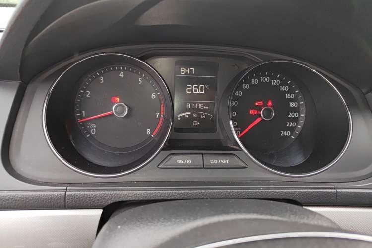 Used Volkswagen Lavida 2015 1.6L Manual Comfort Edition Instrument Cluster