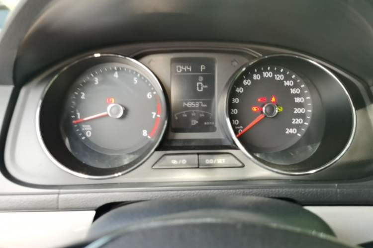 Used Volkswagen Lavida 2015 1.6L Automatic Comfort Edition Instrument Cluster