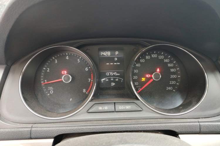 Used Volkswagen Lavida 2015 1.6L Automatic Comfort Edition Instrument Cluster