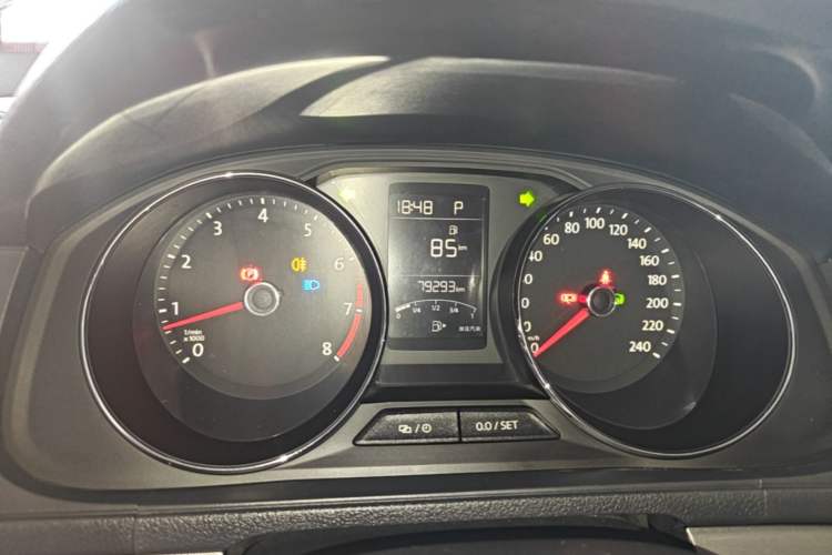Used Volkswagen Lavida 2015 1.6L Automatic Comfort Edition Instrument Cluster