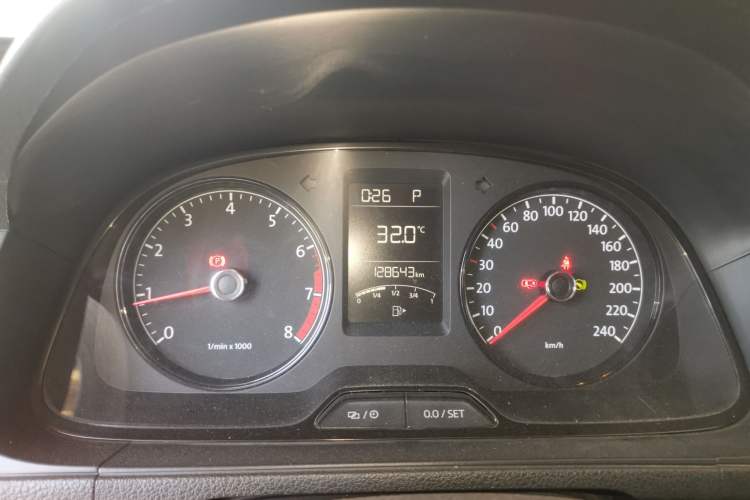 Used Volkswagen Lavida 2015 1.6L Automatic Fashion Edition Instrument Cluster