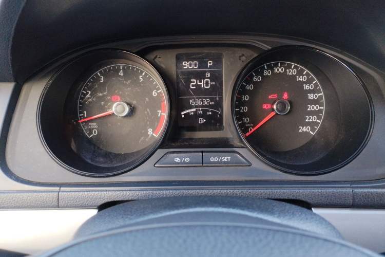 Used Volkswagen Lavida 2015 1.6L Automatic Fashion Edition Instrument Cluster