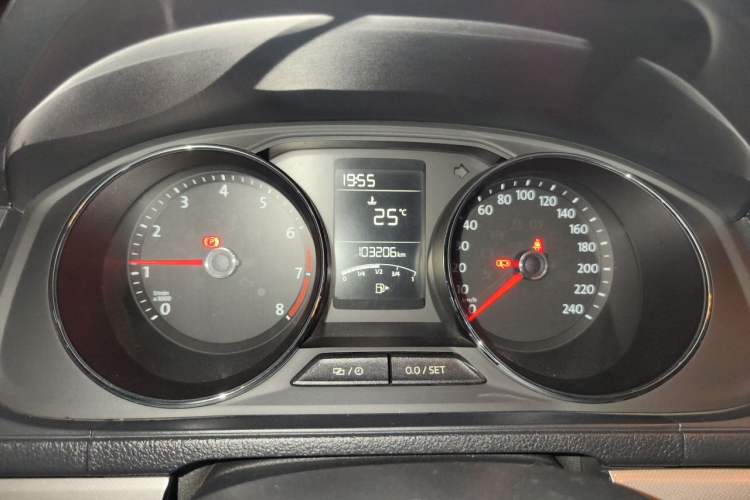 Used Volkswagen Lavida 2015 1.6L Manual Comfort Edition Instrument Cluster