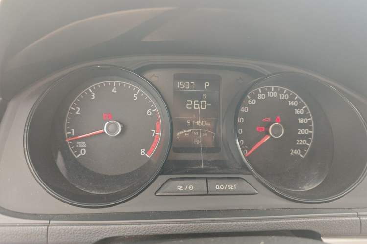 Used Volkswagen Lavida 2015 1.6L Automatic Fashion Edition Instrument Cluster