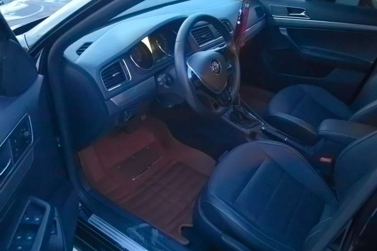 Used Volkswagen Lavida 2015 1.6L Automatic Comfort Edition Interior 1