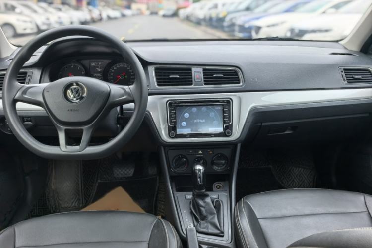 Used Volkswagen Lavida 2015 1.6L Automatic Fashion Edition Interior 1