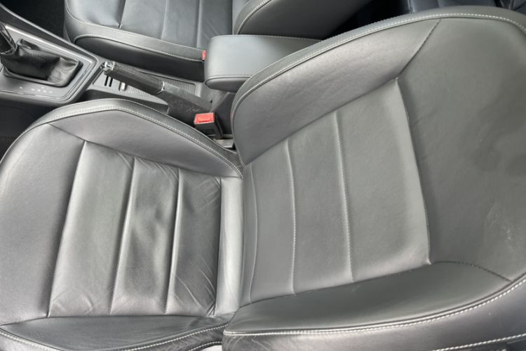 Used Volkswagen Lavida 2015 1.6L Automatic Comfort Edition Interior 12