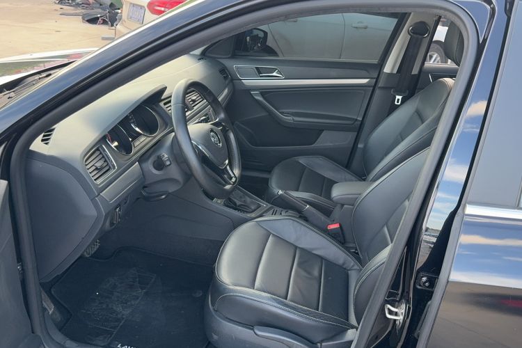Used Volkswagen Lavida 2015 1.6L Automatic Comfort Edition Interior 3