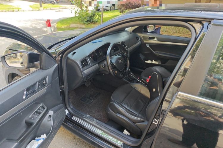 Used Volkswagen Lavida 2015 1.6L Automatic Comfort Edition Interior 3