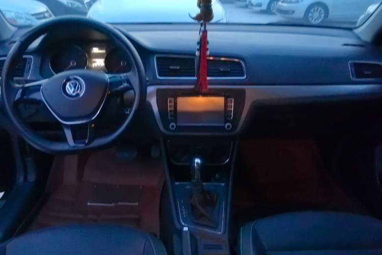 Used Volkswagen Lavida 2015 1.6L Automatic Comfort Edition Interior 3