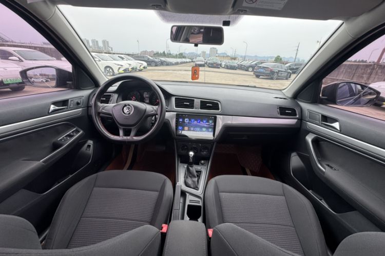 Used Volkswagen Lavida 2015 1.6L Automatic Fashion Edition Interior 4