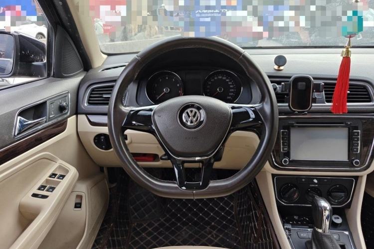 Used Volkswagen Lavida 2015 1.6L Automatic Comfort Edition Interior 4