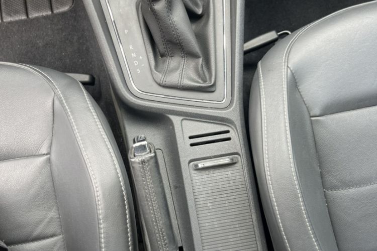 Used Volkswagen Lavida 2015 1.6L Automatic Comfort Edition Interior 5