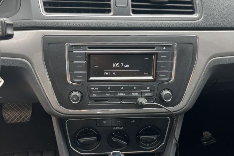 Used Volkswagen Lavida 2015 1.6L Automatic Comfort Edition Interior 8